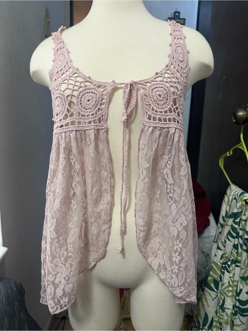 579 Crochet & Lace Tie-Front Chemise in Dusty Pink Y2K - Picture 2 of 5
